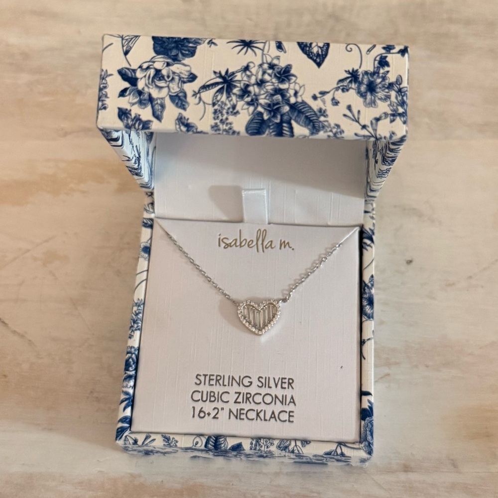 ⚡️Isabella M Heart Necklace